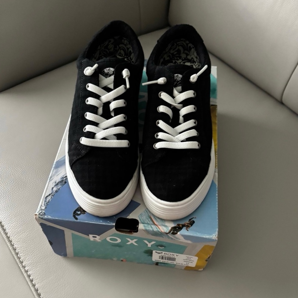 EUC ROXY Sheilahh 2.0 Women's Black Platform Sneakers, Size 8.5